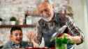 La dieta de los abuelos es el mejor remedio para la obesidad infantil.