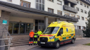 Parte del equipo de la Soporte Vital Avanzado de Jaca, junto al hospital