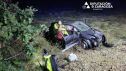 Los bomberos de la Diputación de Zaragoza han tenido que rescatar a dos de los tres ocupantes del vehículo.