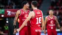 Homesley y Vives celebran una canasta ante Lleida