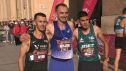 Menacho posando con los otros atletas que completan el podio de la prueba masculina