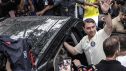 Fotografía de archivo del 25 de octubre de 2026 del excandidato a la presidencia Flavio Bolsonaro saludando a sus seguidores en Río de Janeiro (Brasil).