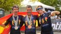 Juan Alberto Jiménez (izquierda) y Eduardo Santas (centro), posan con sus medallas. Foto: RFEC