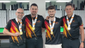 Los integrantes de la Selección Aragonesa posan con la medalla de oro.