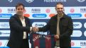 Albert Rudé posa con el director deportivo de la SD Huesca