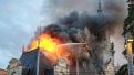 El Ayuntamiento de Limoges, construido en el último cuarto del siglo XIX, quedó prácticamente destruido este sábado por un incendio provocado durante un ataque de manifestantes.