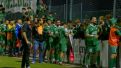 Los jugadores saludan a la afición tras el partido