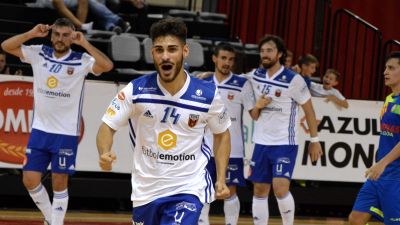 Fútbol Emotion Zaragoza en un reciente encuentro en el Siglo XXI.