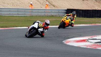 Imagen de una carrera de motociclismo.