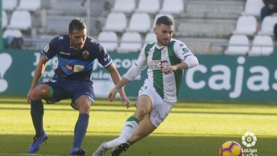 Javi Galán en un partido con el Córdoba.