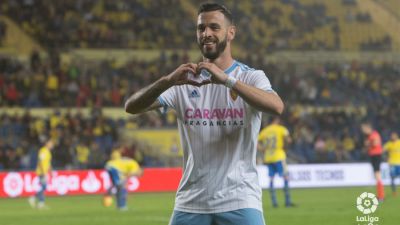 Álvaro celebra el gol marcado al final de la primera parte.