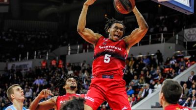 Stan Okoye en el partido frente a Breogán.