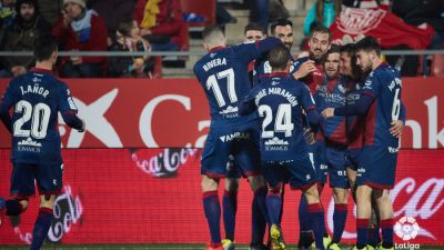 Celebración de un gol del Huesca frente al Girona.