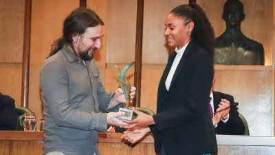 Salma Paralluelo recoge su distinción en la Gala del Deporte Ciudad de Zaragoza.