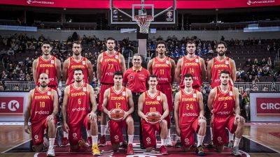 Alocen, en la foto oficial de la selección previa al partido.