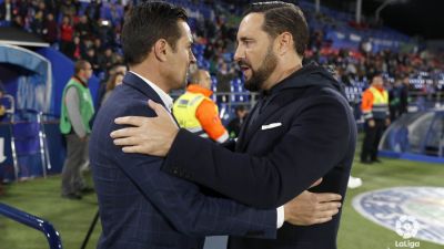 Francisco saluda a Bordalás al inicio del partido.