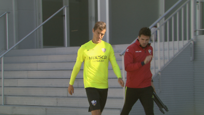 Mantovani abandona el Alcoraz en su primer día como jugador del Huesca.