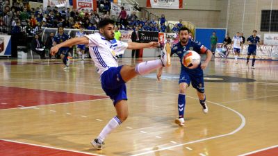 Fútbol Emotion Zaragoza quiere lograr una victoria ante Valdepeñas.