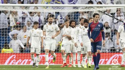 El Madrid celebra uno de los goles conseguidos ante el Huesca.