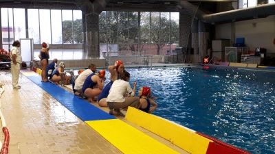 Escuela Waterpolo sale de los puestos de playoff de descenso.