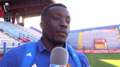 Jannick Buyla jugó ayer sus primeros minutos con el primer equipo del Real Zaragoza.