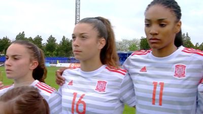 Salma Paralluelo antes del partido.