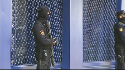 Agentes de la Policía Nacional han intervenido las oficinas del club desde primera hora de la mañana.