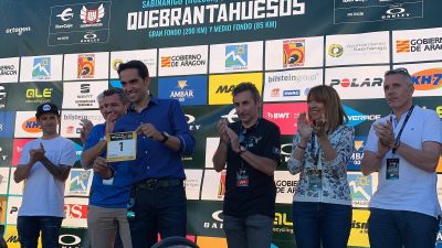 Alberto Contador ha sido homenajeado este viernes en la Quebrantahuesos por su labor y trayectoria.