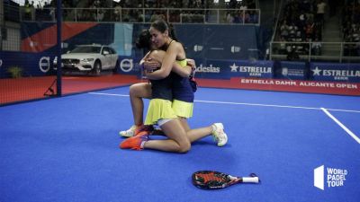 Alayeto y Delfina Brea durante un partido en el World Padel Tour. Fuente: World Padel Tour.