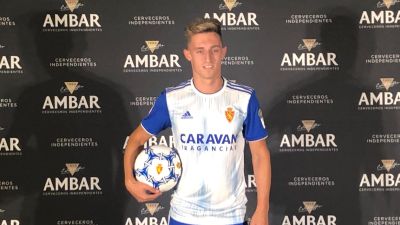 Álex Muñoz ha sido presentado este miércoles como jugador del Zaragoza.