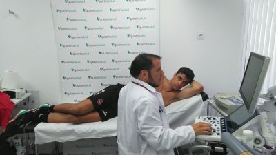 Carlos Alocén pasó ayer el reconocimiento médico.