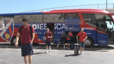 El Huesca a su llegada a la Estación Delicias.