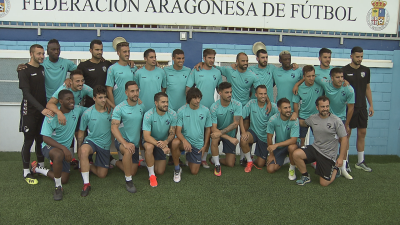 La plantilla del Ebro posa en el Pedro Sancho tras un entrenamiento.