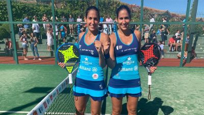 Mapi y Majo Sánchez Alayeto celebran su victoria en los octavos de final.