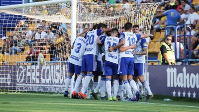 Los jugadores del Real Zaragoza celebran uno de los goles anotados en Alcorcón.