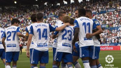 El Zaragoza celebra el primer gol del partido.