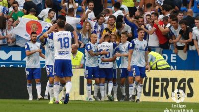 Los jugadores del Real Zaragoza celebran un gol anotado ante el Extremadura el pasado fin de semana.