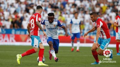 Una imagen del duelo entre el Real Zaragoza y el Lugo que se está disputando en La Romareda.