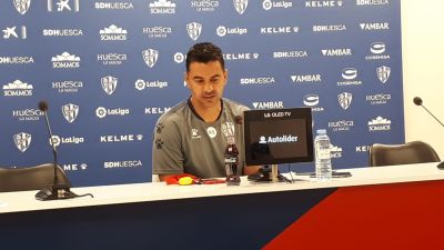 Míchel en rueda de prensa en el Alcoraz.