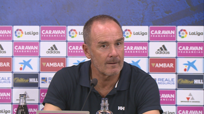 Víctor Fernández en sala de prensa.