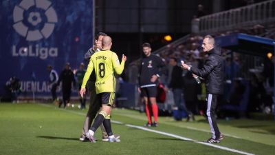 Pombo se retira para ser atendido en el Fernando Torres.