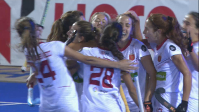 Varias jugadoras de la selección española celebran uno de los goles anotados en la ida ante Corea del Sur.