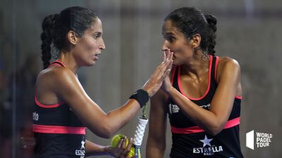 Las Alayeto celebran un punto en el partido de octavos.