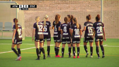 Varias jugadoras del Zaragoza CFF celebran el gol de Ali Pérez, el primero del encuentro.