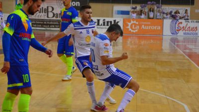 Carlos Retamar celebra con rabia el primer gol del encuentro.