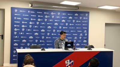Míchel Sánchez durante la rueda de prensa de este viernes.