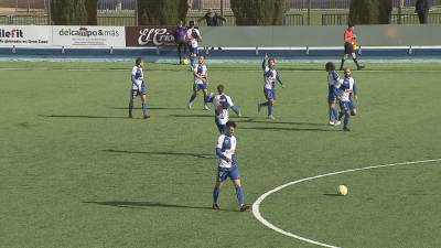 Los jugadores del Ebro celebran el gol de Aguza.