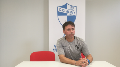 El técnico del CD Ebro defiende el trabajo de sus jugadores.