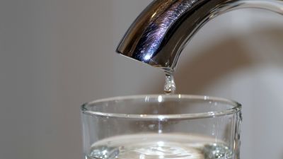 Consejos por el clima: cierra el grifo mientras te cepillas los dientes