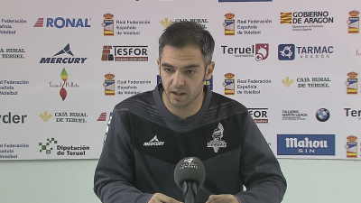 Miguel Rivera durante la rueda de prensa previa al duelo ante Textil Santanderina.